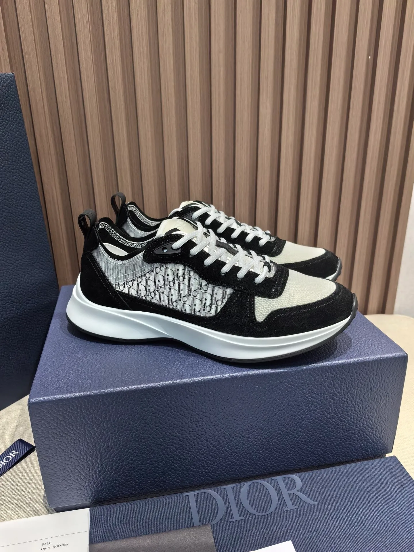 Factory price: 440💰 🔍Top purchasing agent🇮🇹 Dior's super-popular sports shoes, popular for street men, are synchronized with the new product counters. The uppers are made of Italian original imported cowhide and matched with D's customized fabrics. It is a must-have for fashionistas. The complex craftsmanship is perfectly reproduced. Imported soft cowhide foot pads, soles: original soles specially provided by the original factory, exclusive movable molded soles are super comfortable, original factory follow-up goods, 🔍🔍high quality, you can enter and exit the counter at will, welcome to compare, code number 38-45 (46 can be customized and cannot be returned or exchanged)